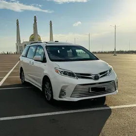 Toyota Sienna 2018