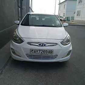 Hyundai Accent 2013