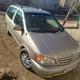 Toyota Sienna 2002