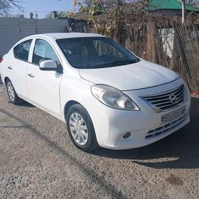 Nissan Versa 2012