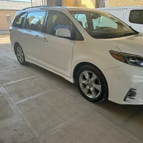 Toyota Sienna 2019