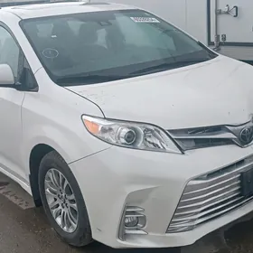 Toyota Sienna 2019