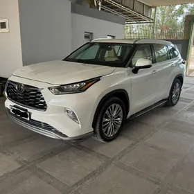 Toyota Highlander 2021