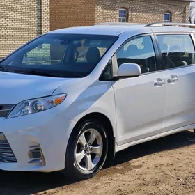 Toyota Sienna 2020