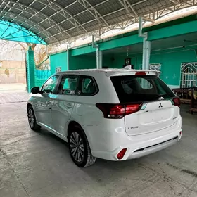 Mitsubishi Outlander 2022