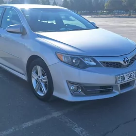 Toyota Camry 2014