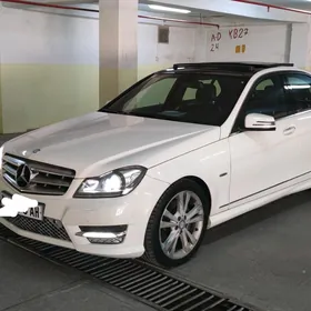 Mercedes-Benz C300 2012