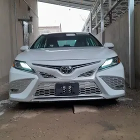 Toyota Camry 2021