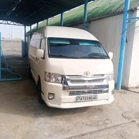 Toyota Hiace 2015