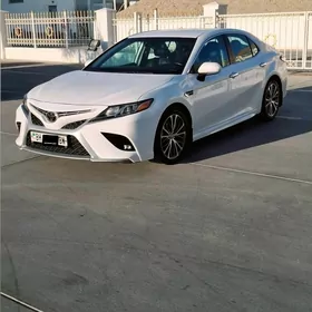 Toyota Camry 2018