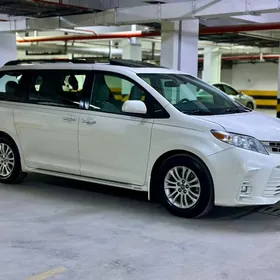 Toyota Sienna 2019