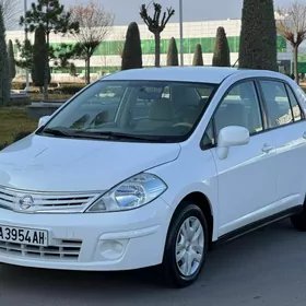 Nissan Tiida 2011