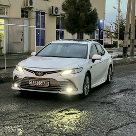 Toyota Camry 2018