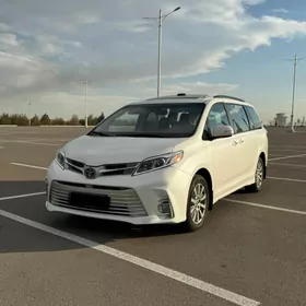 Toyota Sienna 2018