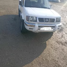 Nissan Navara 2000