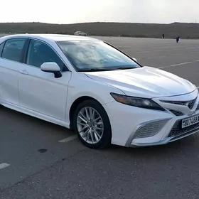 Toyota Camry 2021