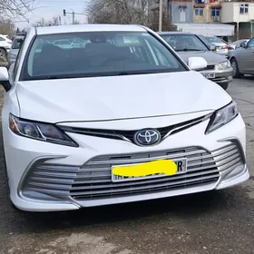 Toyota Camry 2021