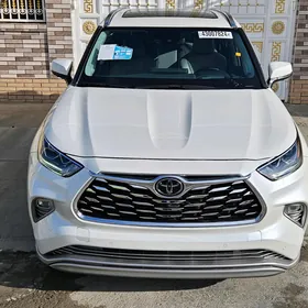 Toyota Highlander 2021