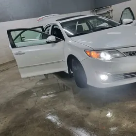 Toyota Camry 2014