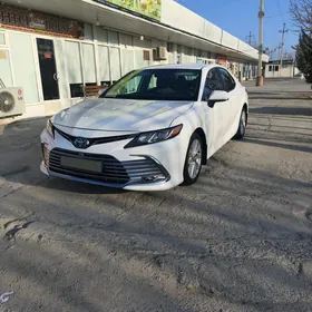 Toyota Camry 2021