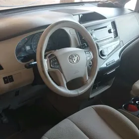 Toyota Sienna 2013