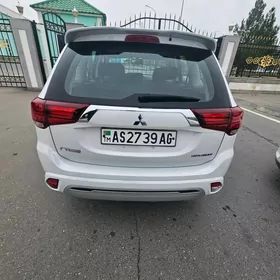 Mitsubishi Outlander 2023