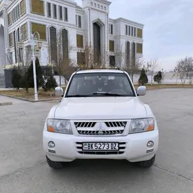 Mitsubishi Pajero 2005