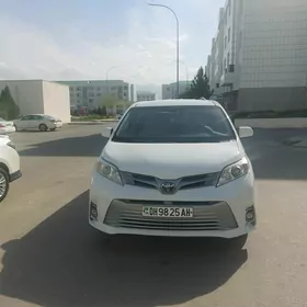 Toyota Sienna 2018