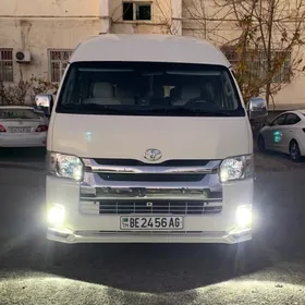 Toyota Hiace 2013