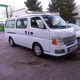 Nissan Urvan 2010