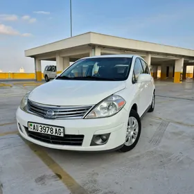 Nissan Versa 2012