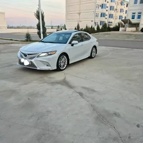 Toyota Camry 2018