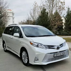 Toyota Sienna 2019