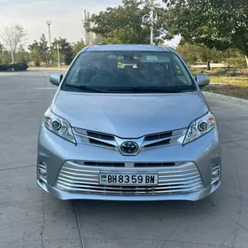 Toyota Sienna 2019