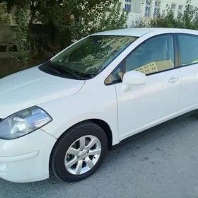 Nissan Tiida 2011