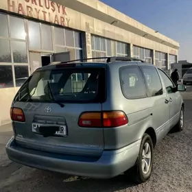 Toyota Sienna 2001