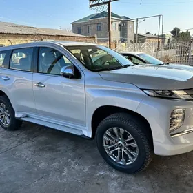 Mitsubishi Pajero 2020