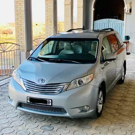 Toyota Sienna 2016