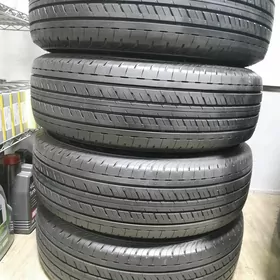 Bridgestone 215/65R16 komplekt