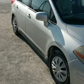 Nissan Versa 2012