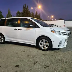 Toyota Sienna 2020