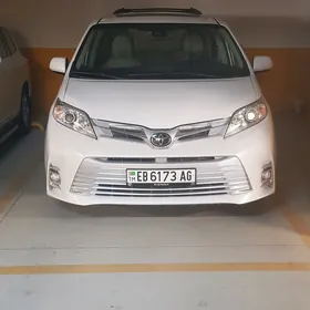 Toyota Sienna 2019