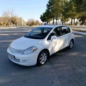 Nissan Versa 2011