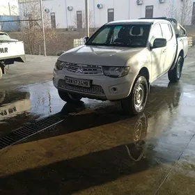 Mitsubishi L200 2010