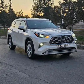 Toyota Highlander 2021