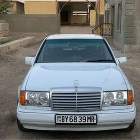 Mercedes-Benz E320 1989