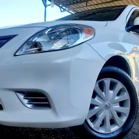 Nissan Versa 2012