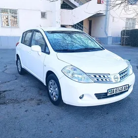 Nissan Tiida 2009