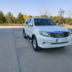 Toyota Fortuner 2015