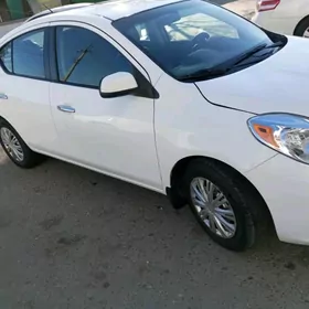 Nissan Versa 2012